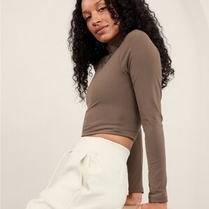 ✨Renew Seamless Mock Neck Top✨